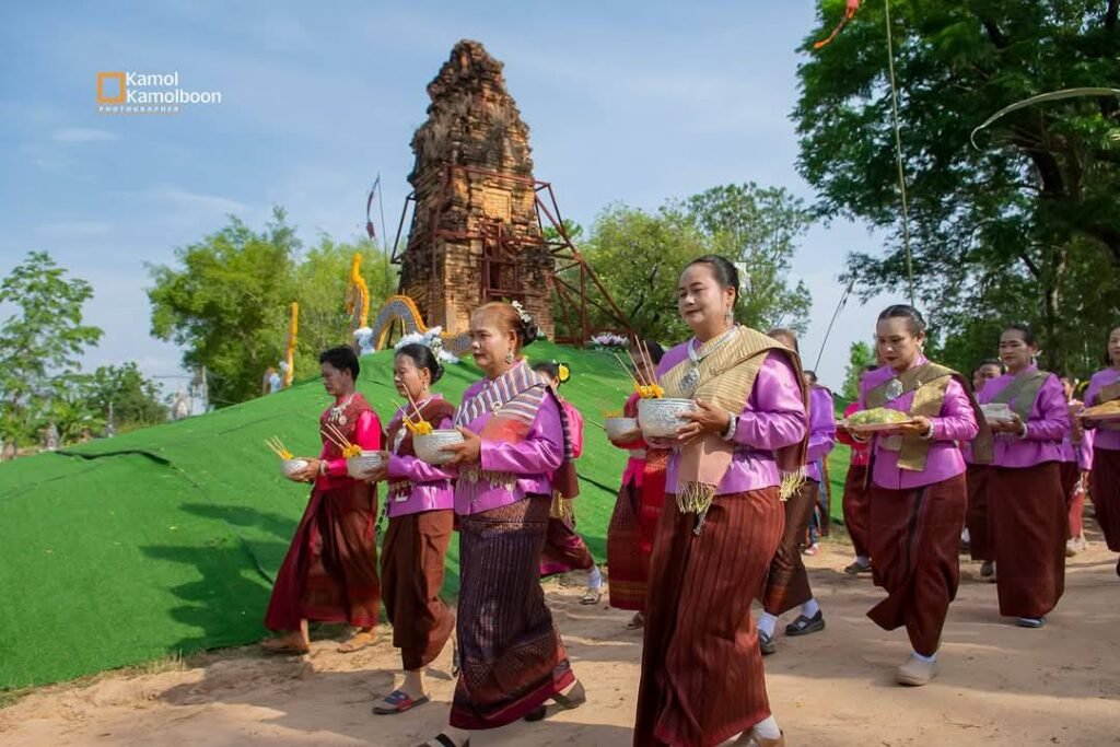 490470962_1078939330935404_7580191819085021978_n-1024x683 อบต.ปราสาททองจัดพิธีรำบวงสรวงองค์ปราสาททอง โบราณสถานศักดิ์สิทธิ์อายุ 700 ปี