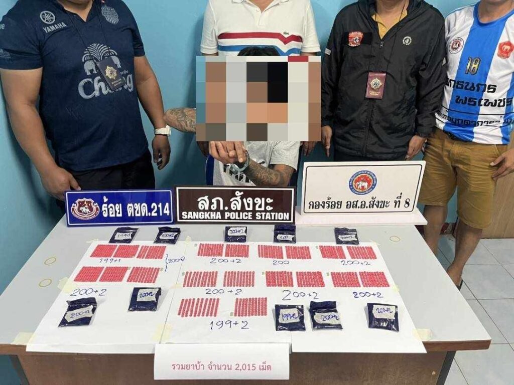 494885611_3232578053564744_6716740560309410787_n-1024x768 ฝ่ายปกครองอำเภอสังขะ สนธิกำลัง 3 ฝ่าย บุกรวบ "น็อต" เอเย่นต์ยาบ้าคาบ้านพัก ยึดของกลางกว่า 2,000 เม็ด