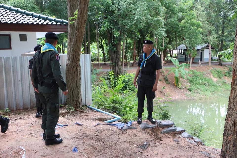 504373292_699898442660970_2136389299240433914_n ตชด. สุรินทร์ นำ 4 โรงเรียนแนวชายแดน ซ้อมแผนเผชิญเหตุ อพยพนักเรียนลงหลุมหลบภัย รับมือสถานการณ์ฉุกเฉิน