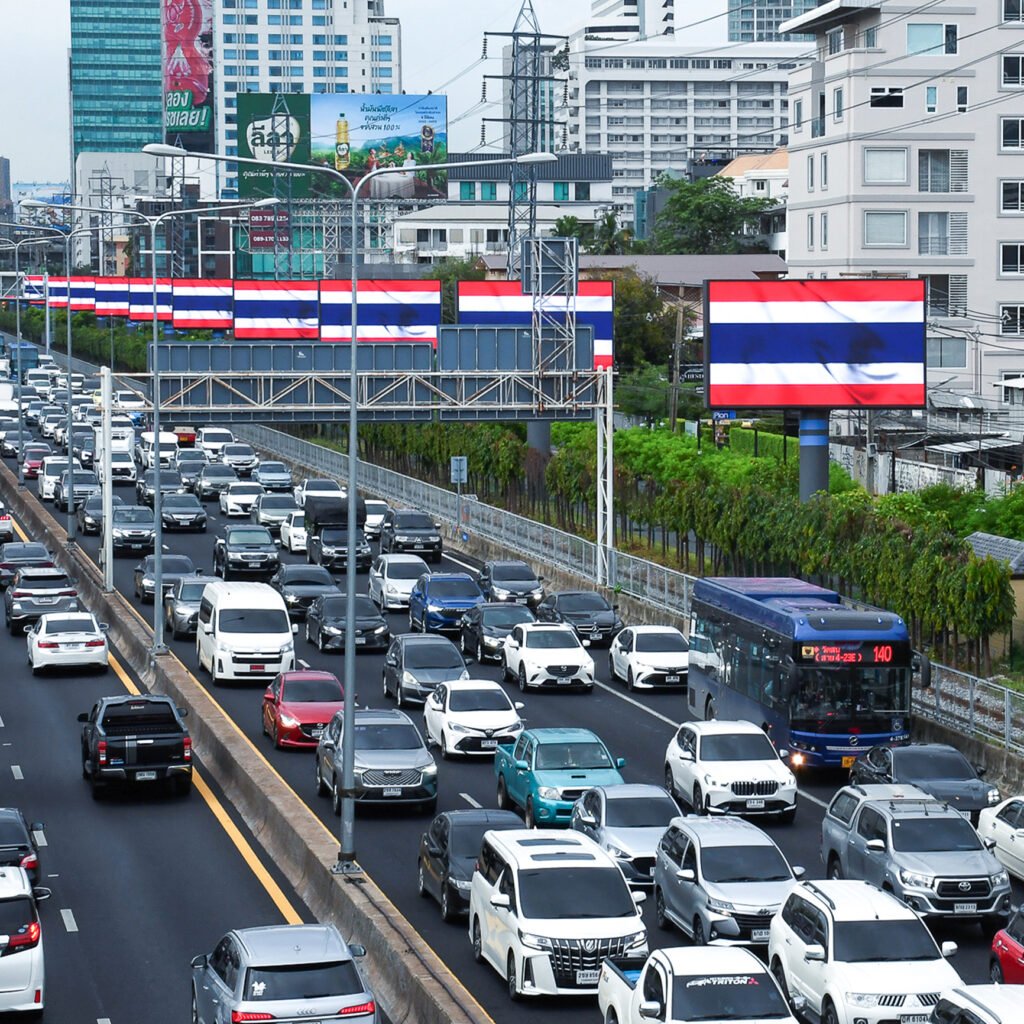515436142_1153588530149148_7343454921870909631_n-1024x1024 ธงชาติไทยปลิวไสวกลางไทม์สแควร์: เรื่องราวของ "ปรินทร์ โลจนะโกสินทร์" ผู้ใช้ป้ายโฆษณา 3 ล้านบาท ส่งสาร "ความจริงจากไทย" สู่โลก