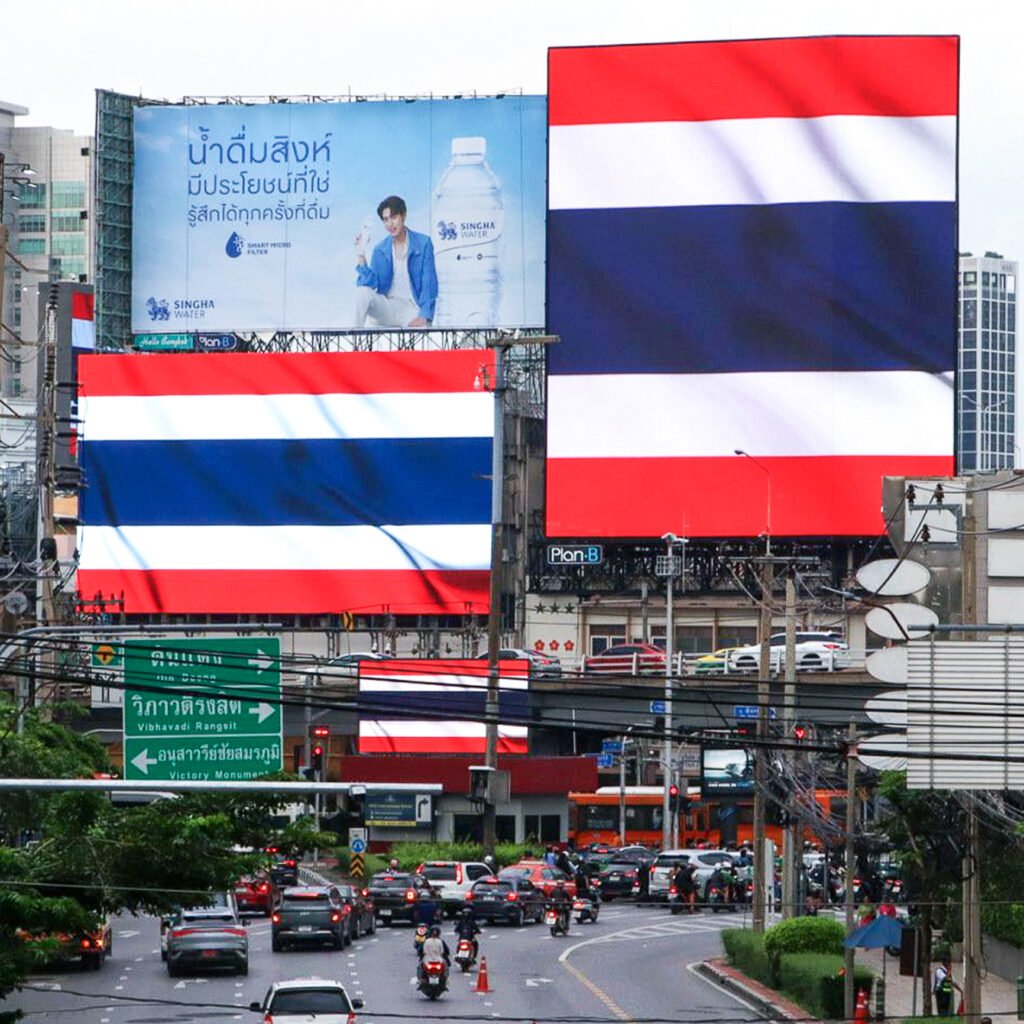 515439097_1153588496815818_7385361156101618214_n-1024x1024 ธงชาติไทยปลิวไสวกลางไทม์สแควร์: เรื่องราวของ "ปรินทร์ โลจนะโกสินทร์" ผู้ใช้ป้ายโฆษณา 3 ล้านบาท ส่งสาร "ความจริงจากไทย" สู่โลก