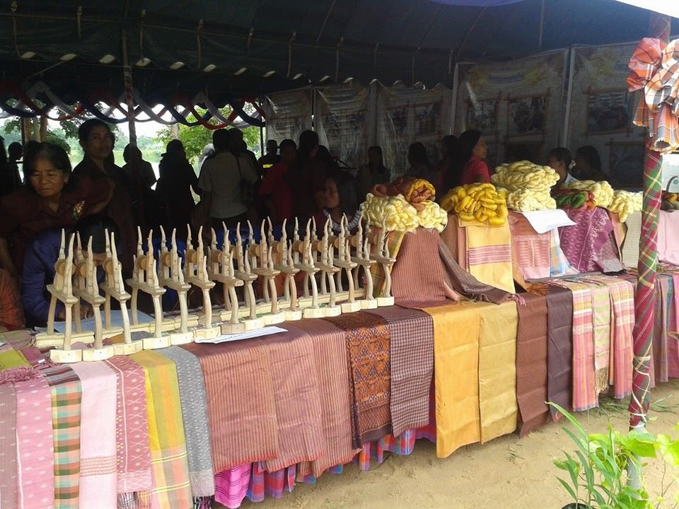 521593664_3886937521602410_5966715171091215305_n บ้านพญาราม ผ้าไหมงามเมืองสุรินทร์: แหล่งเรียนรู้วัฒนธรรมไหมครบวงจร