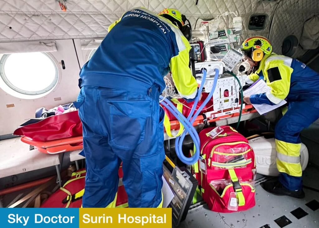 524983842_1146732580813084_3587132276697379970_n-1024x731 ทีม "Sky Doctor" โรงพยาบาลสุรินทร์ ลำเลียงผู้บาดเจ็บทางอากาศ ส่งถึงมือแพทย์ รพ.พระมงกุฎเกล้าอย่างปลอดภัย