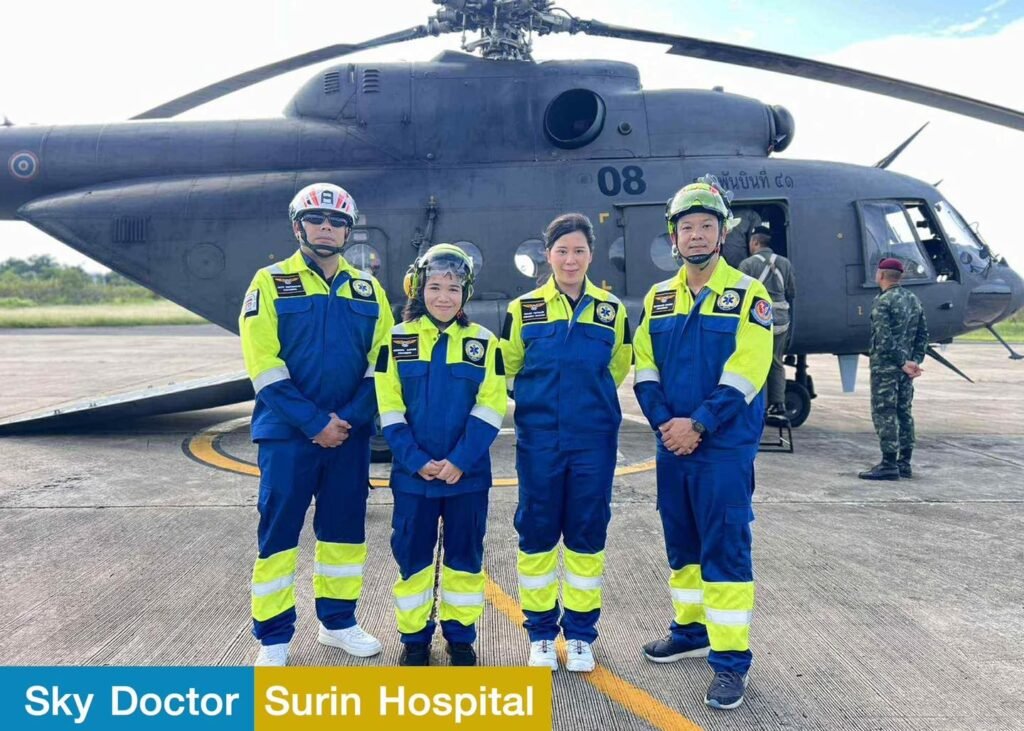 526556685_1146732627479746_5394186918073629014_n-1024x731 ทีม "Sky Doctor" โรงพยาบาลสุรินทร์ ลำเลียงผู้บาดเจ็บทางอากาศ ส่งถึงมือแพทย์ รพ.พระมงกุฎเกล้าอย่างปลอดภัย