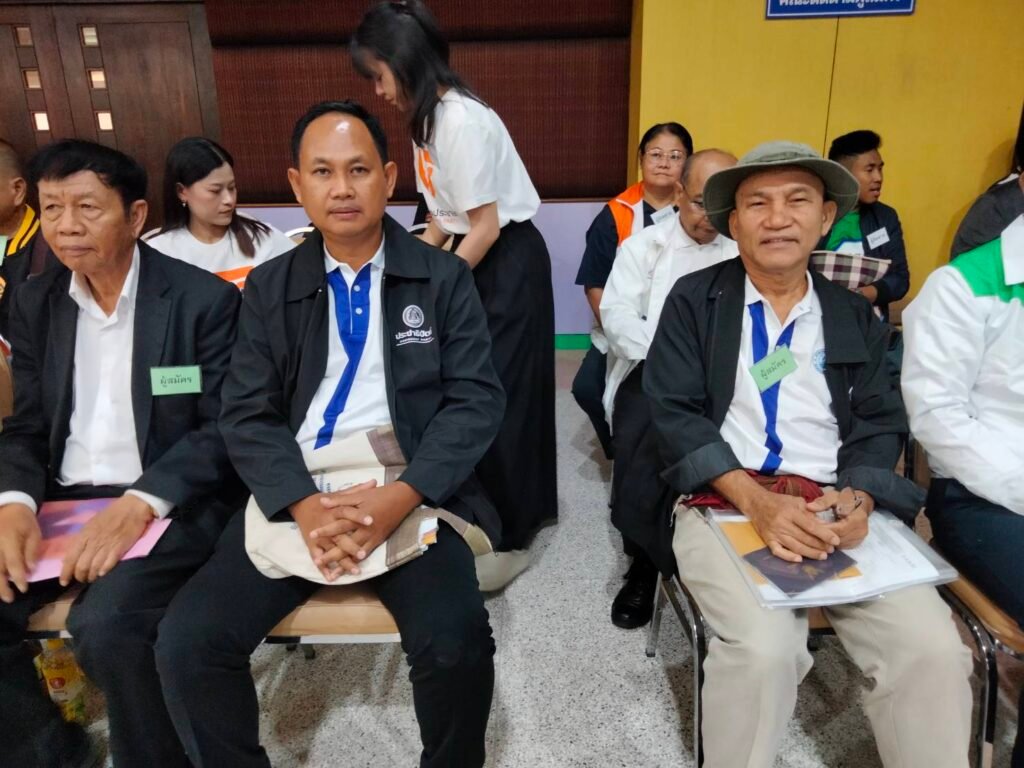 140260_0-1024x768 ประชาธิปัตย์สุรินทร์คึกคัก! ตบเท้าสมัครครบ 8 เขต ชูยุทธศาสตร์ "น้ำซึมบ่อทราย" มั่นใจกระแส "อภิสิทธิ์" ช่วยดันเข้าวิน