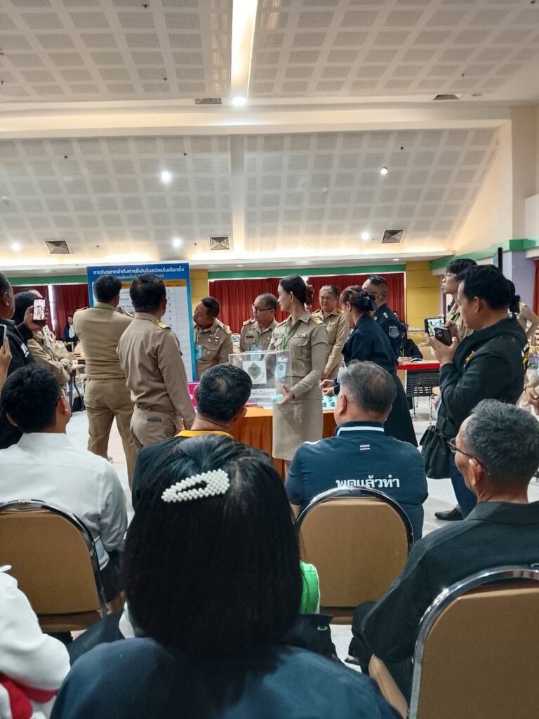 47997_0-768x1024 ประชาธิปัตย์สุรินทร์คึกคัก! ตบเท้าสมัครครบ 8 เขต ชูยุทธศาสตร์ "น้ำซึมบ่อทราย" มั่นใจกระแส "อภิสิทธิ์" ช่วยดันเข้าวิน