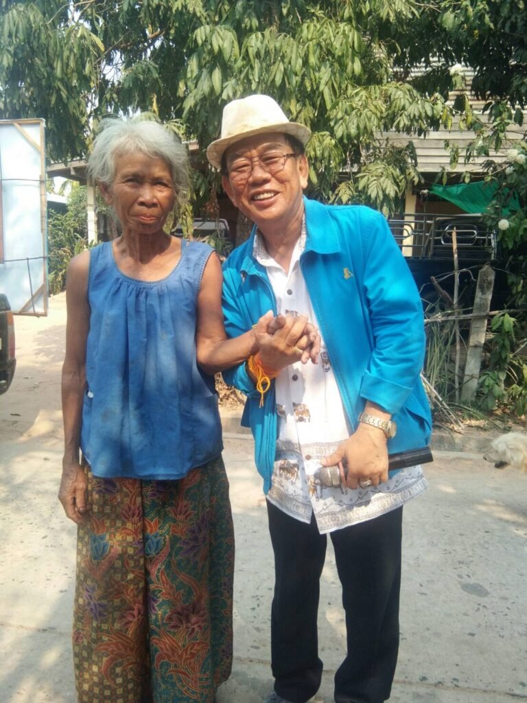 1552956831370_0-768x1024 "ภูมิสิน การะเวก" ปชป. สุรินทร์ เขต 5 (เบอร์ 6) ทุ่มสุดตัว! ผนึกกำลังชนชั้นกลาง-อนุรักษ์นิยม หนุน "อภิสิทธิ์" นั่งนายกฯ ปราบทุนเทา