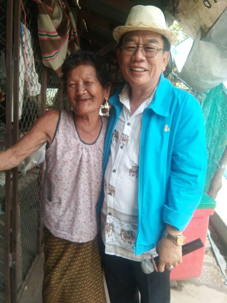 1552956847687_0-768x1024 "ภูมิสิน การะเวก" ปชป. สุรินทร์ เขต 5 (เบอร์ 6) ทุ่มสุดตัว! ผนึกกำลังชนชั้นกลาง-อนุรักษ์นิยม หนุน "อภิสิทธิ์" นั่งนายกฯ ปราบทุนเทา