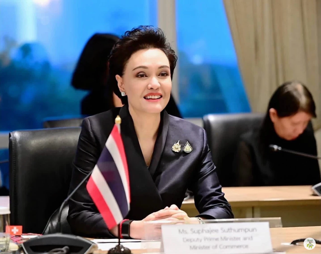 นางศุภจี สุธรรมพันธุ์ รองนายกรัฐมนตรีและรัฐมนตรีว่าการกระทรวงพาณิชย์