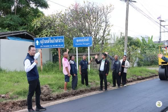 ป้ายบอกทางชุมชนทุ่งโพธิ์และหมู่บ้านโคกใหม่บ้านท่าสร้าง ริมถนนหลังลาดยางใหม่
